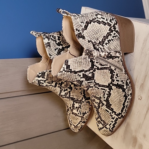 Snakeskin Print Ankle Booties MIA Embossed Size 8.5 - Picture 10 of 12
